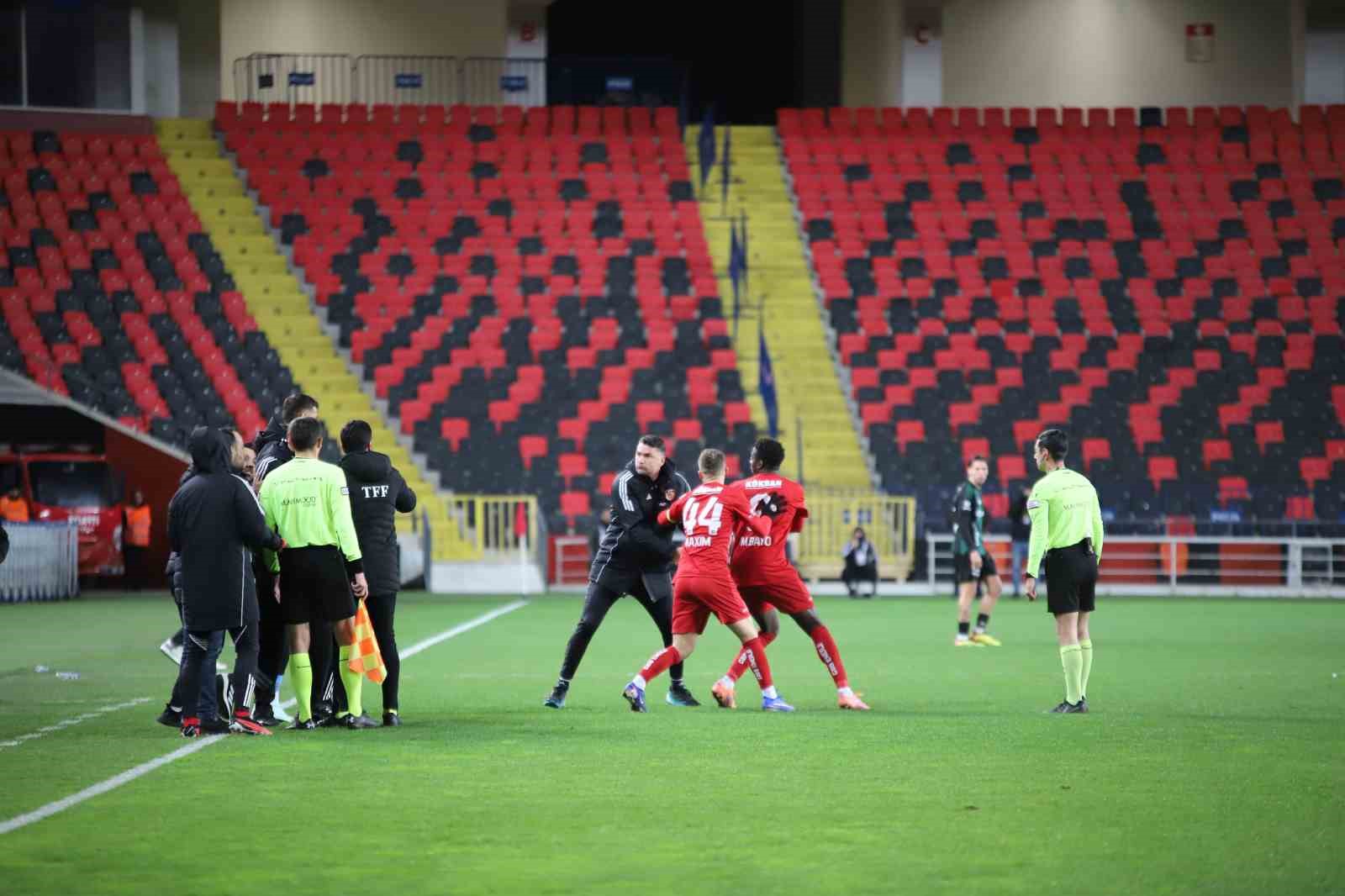 Ziraat Türkiye Kupası: Gaziantep FK: 0 - Kocaelispor: 0 (İlk yarı)
