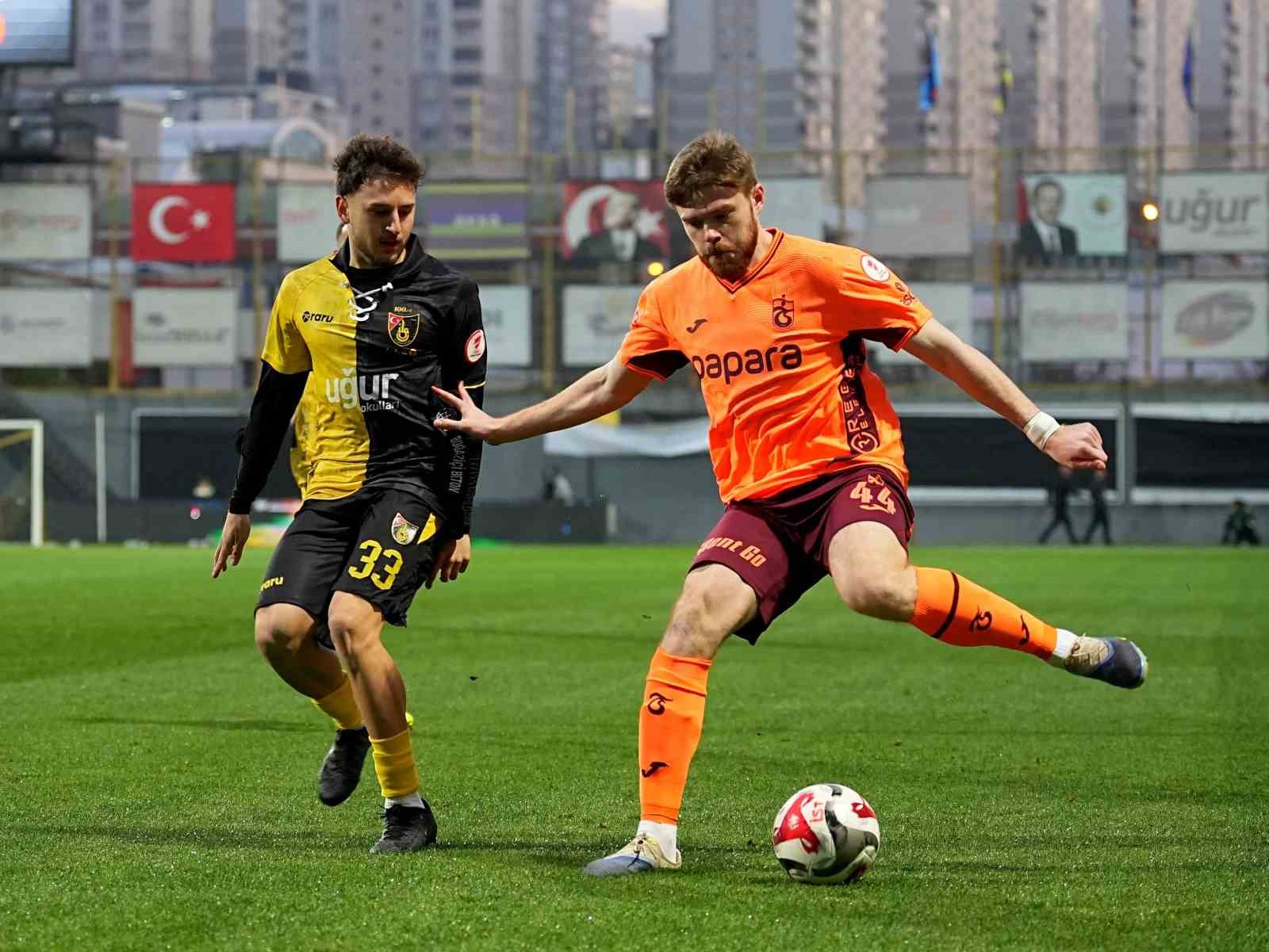 Ziraat Türkiye Kupası: İstanbulspor: 1 - Trabzonspor: 1 (İlk yarı)
