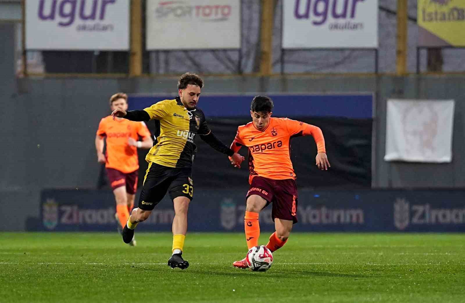 Ziraat Türkiye Kupası: İstanbulspor: 1 - Trabzonspor: 1 (İlk yarı)
