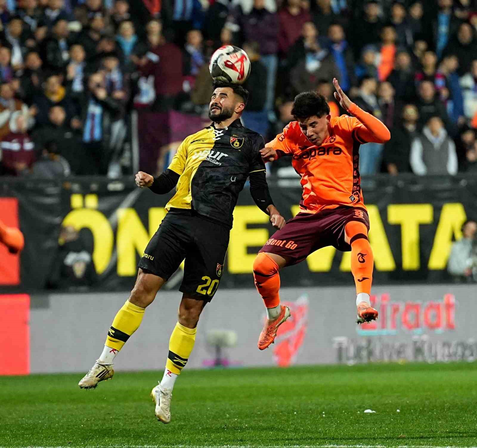 Ziraat Türkiye Kupası: İstanbulspor: 1 - Trabzonspor: 1 (İlk yarı)
