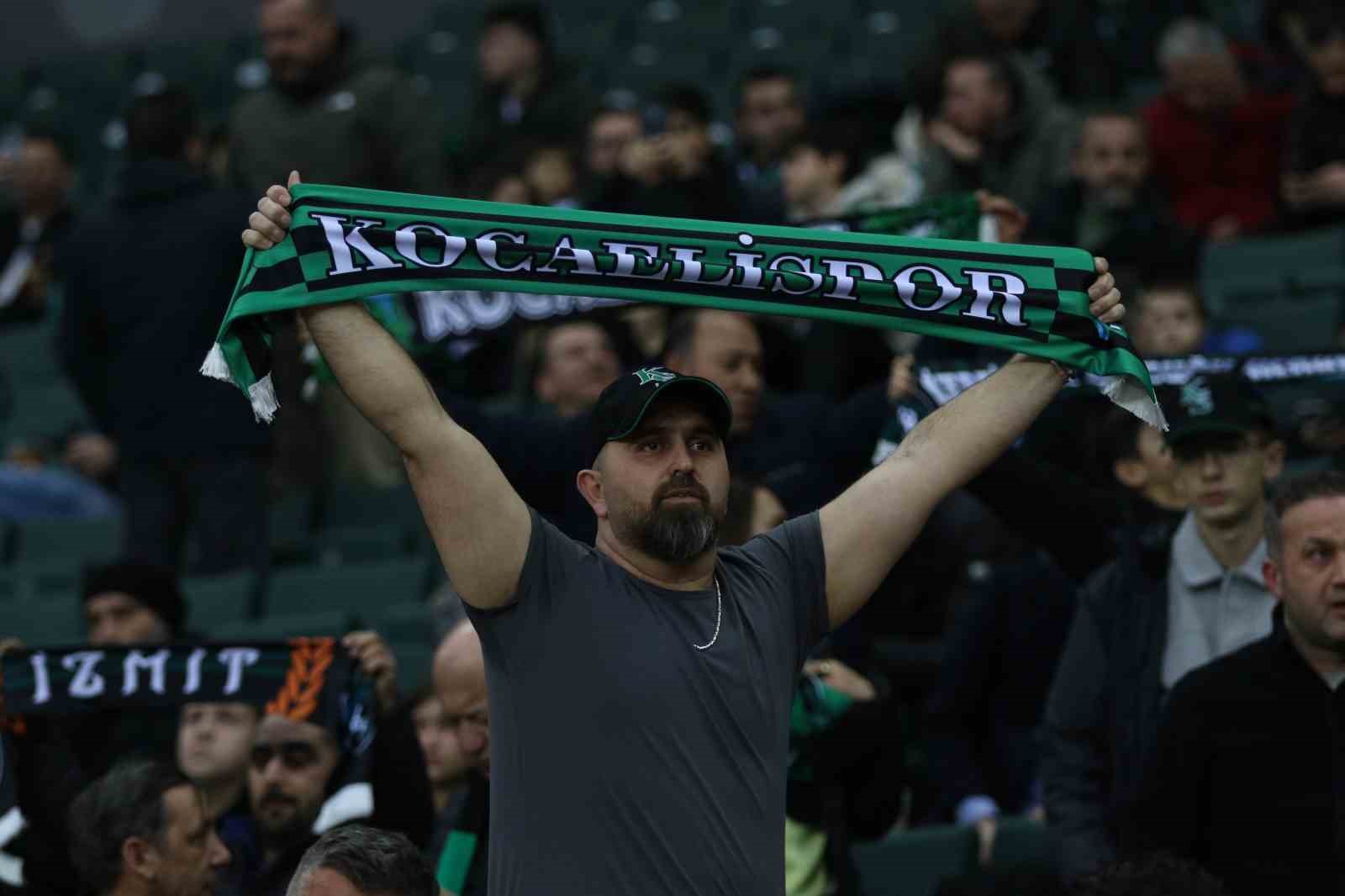 Ziraat Türkiye Kupası: Kocaelispor: 1 - Beşiktaş: 0 (Maç devam ediyor)
