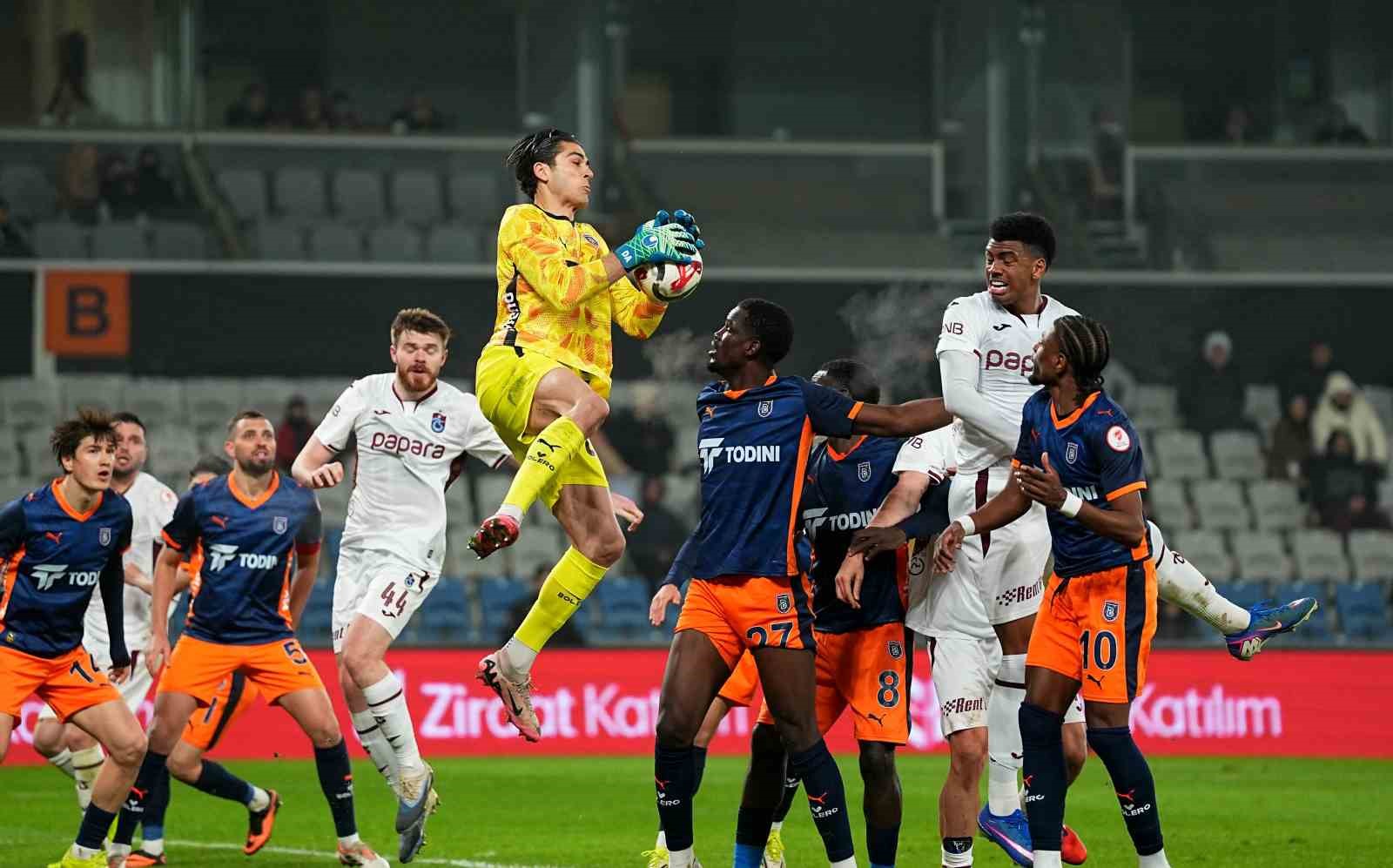 Ziraat Türkiye Kupası: RAMS Başakşehir: 0 - Trabzonspor: 1 (İlk yarı)
Ziraat Türkiye Kupası: RAMS Başakşehir: 0 - Trabzonspor: 1 (İlk yarı)