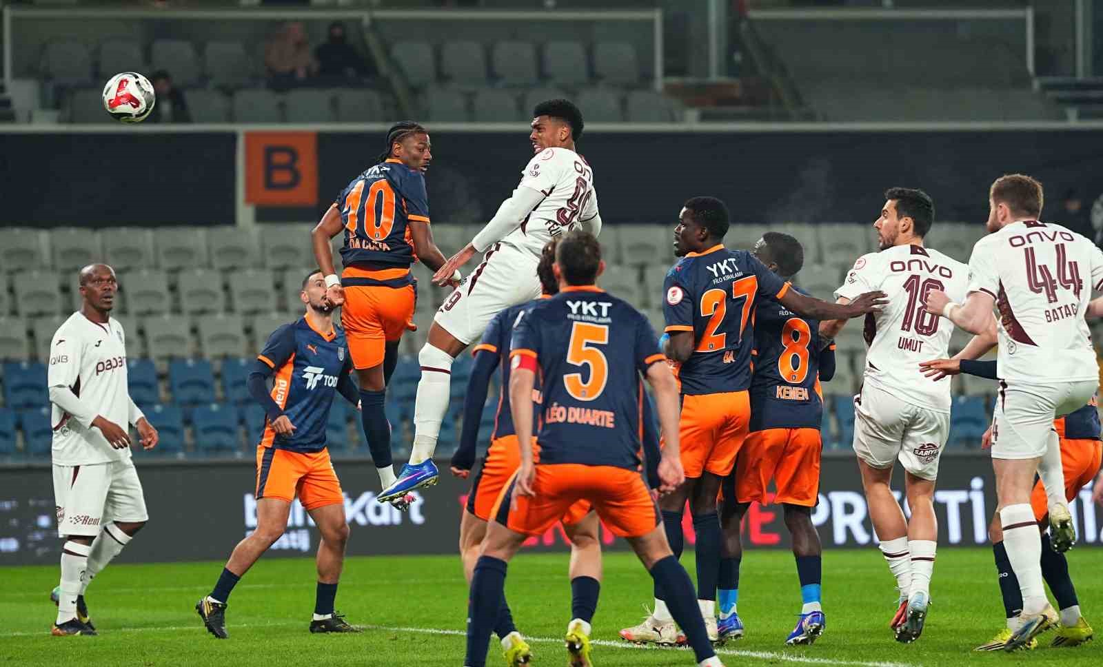 Ziraat Türkiye Kupası: RAMS Başakşehir: 0 - Trabzonspor: 1 (Maç devam ediyor)
