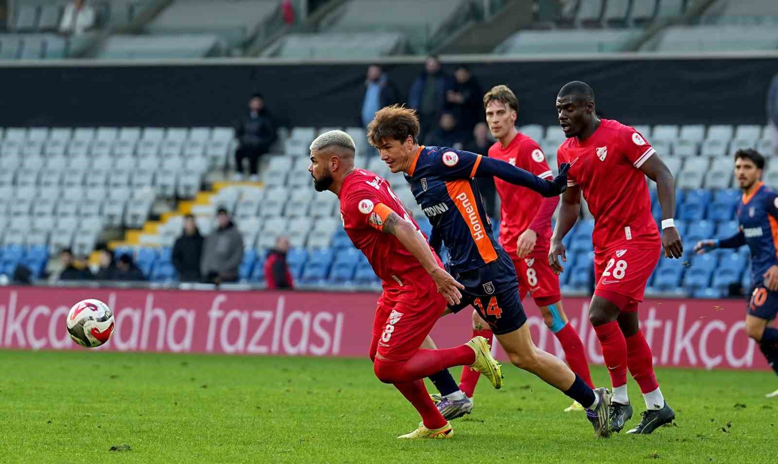 Ziraat Türkiye Kupası: RAMS Başakşehir: 1 - Boluspor: 1 (İlk yarı)
