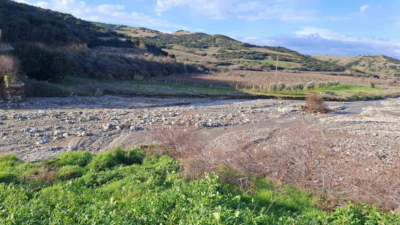 Ziyanlar’da dere taştı, tarım arazileri zarar gördü
