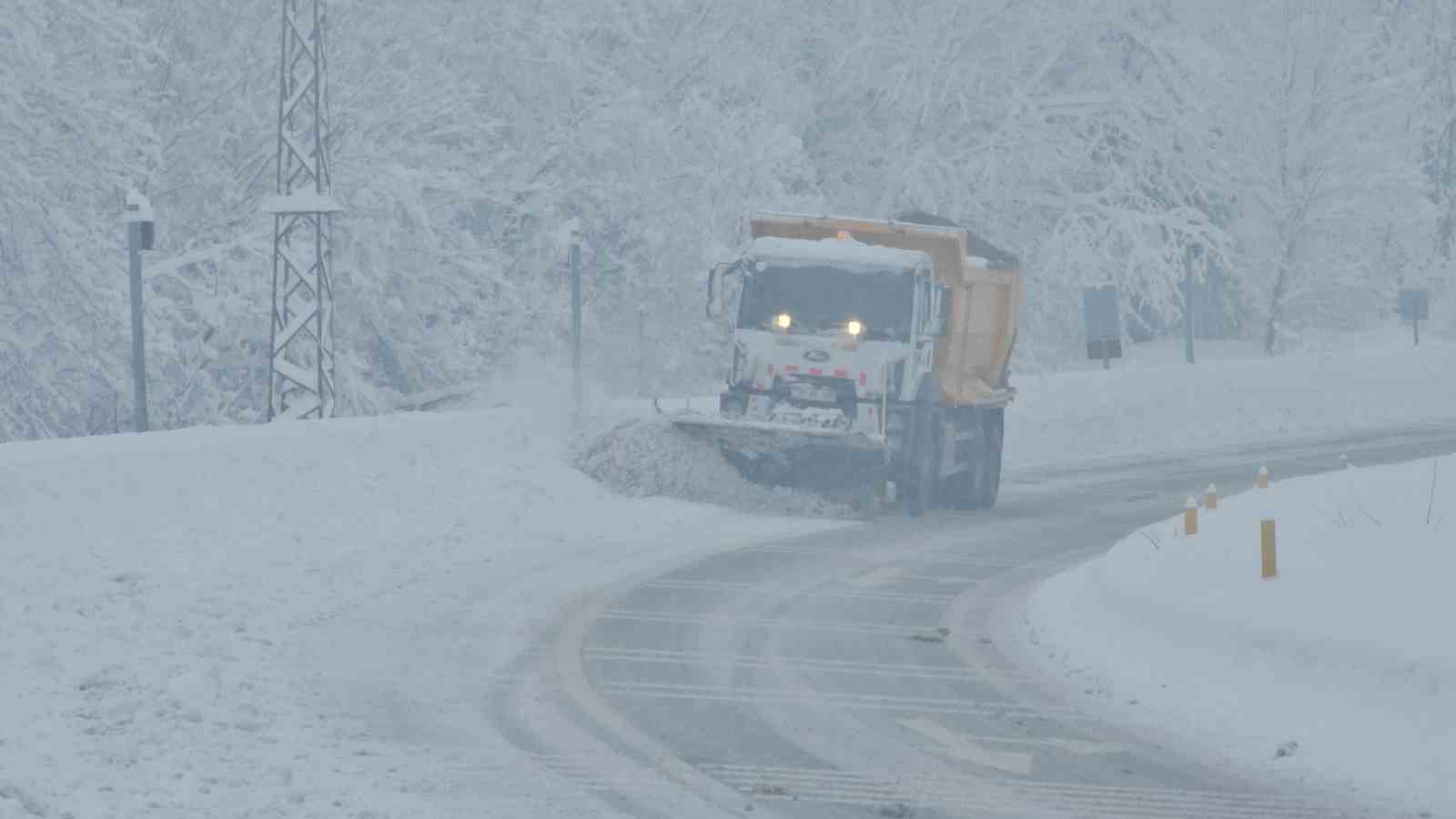 Zonguldak-Ereğli kara yolunda kar etkili oldu
