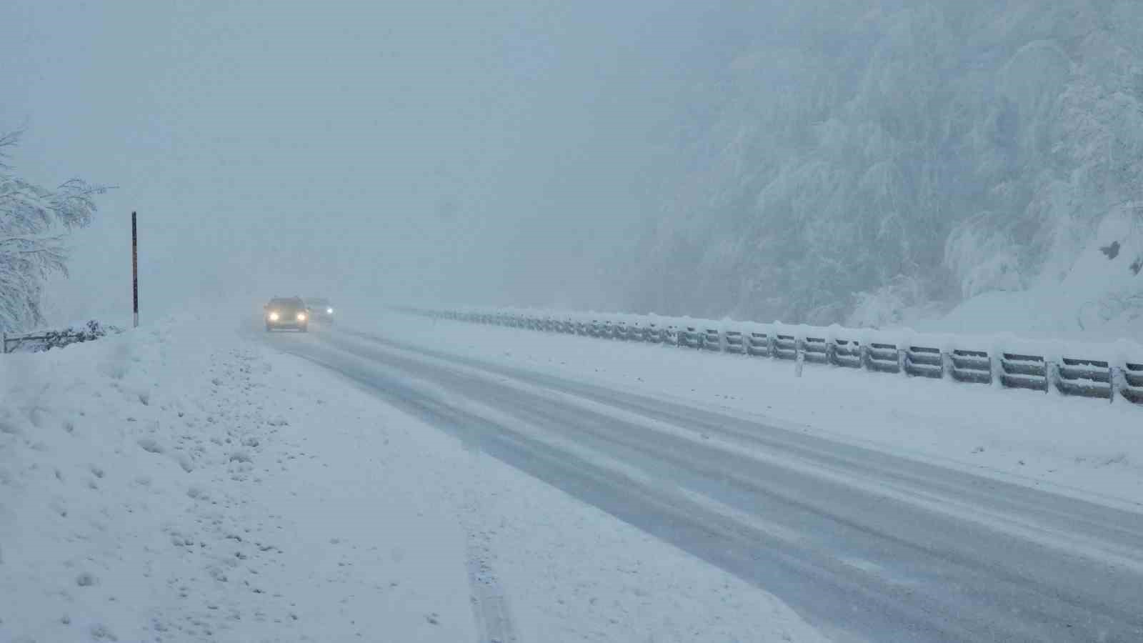 Zonguldak-Ereğli kara yolunda kar etkili oldu
