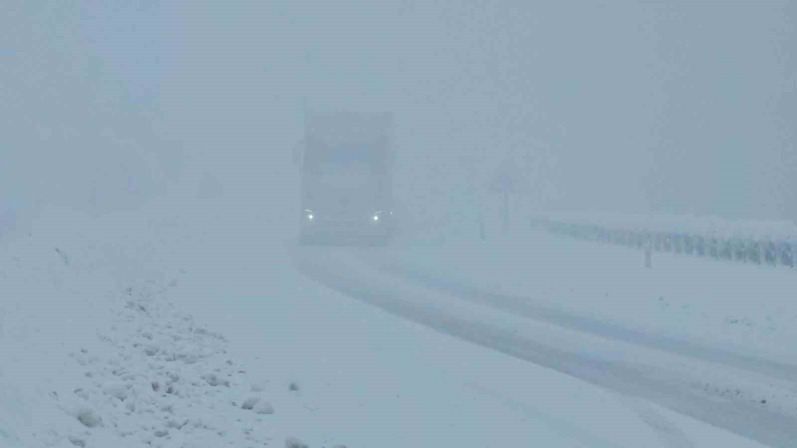 Zonguldak-Ereğli kara yolunda kar etkili oldu
