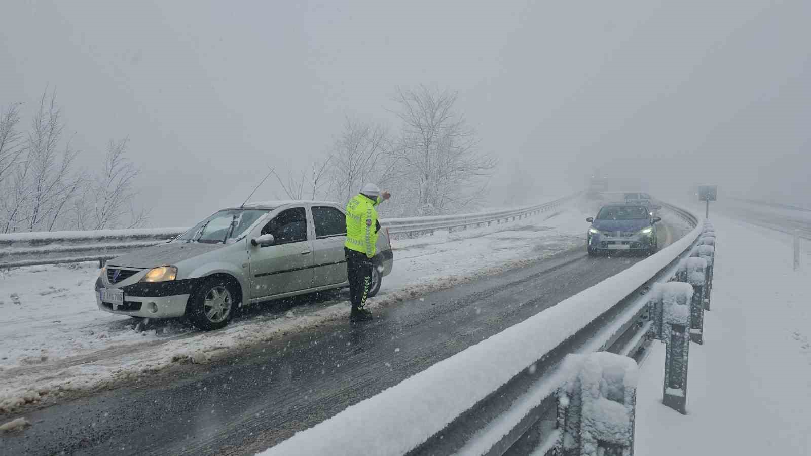 Zonguldak-Ereğli yolunda sürücülere kar engeli
