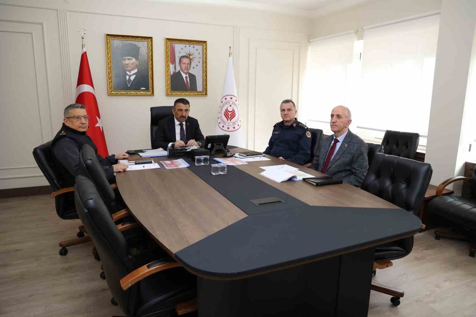 Zonguldak  Valisi Bektaşoğlu güvenlik toplantısına katıldı
