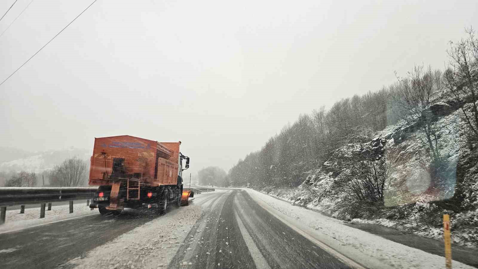 Zonguldak’ın yüksek kesimlerinde kar yağışı etkili oldu
