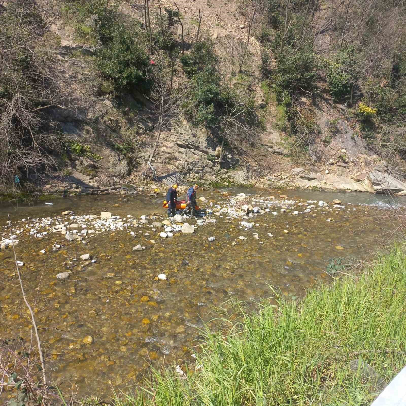 Zonguldak’ta 150 metreden dere yatağına düşen kadın hastaneye kaldırıldı
