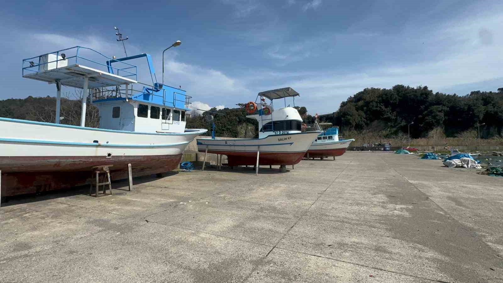 Zonguldak’ta balıkçılar limana demirledi, umutlar yeni sezona kaldı
