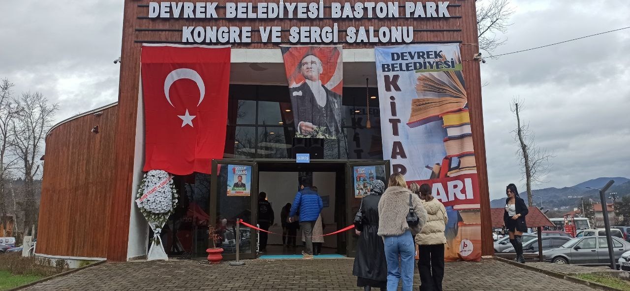 Zonguldak’ta Bastonpark Kitap Fuarı başladı

