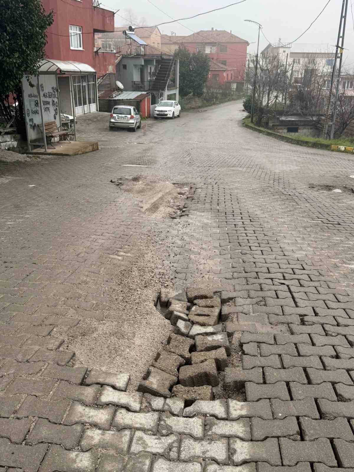 Zonguldak’ta çöp ve yol sorunu vatandaşı çileden çıkardı
