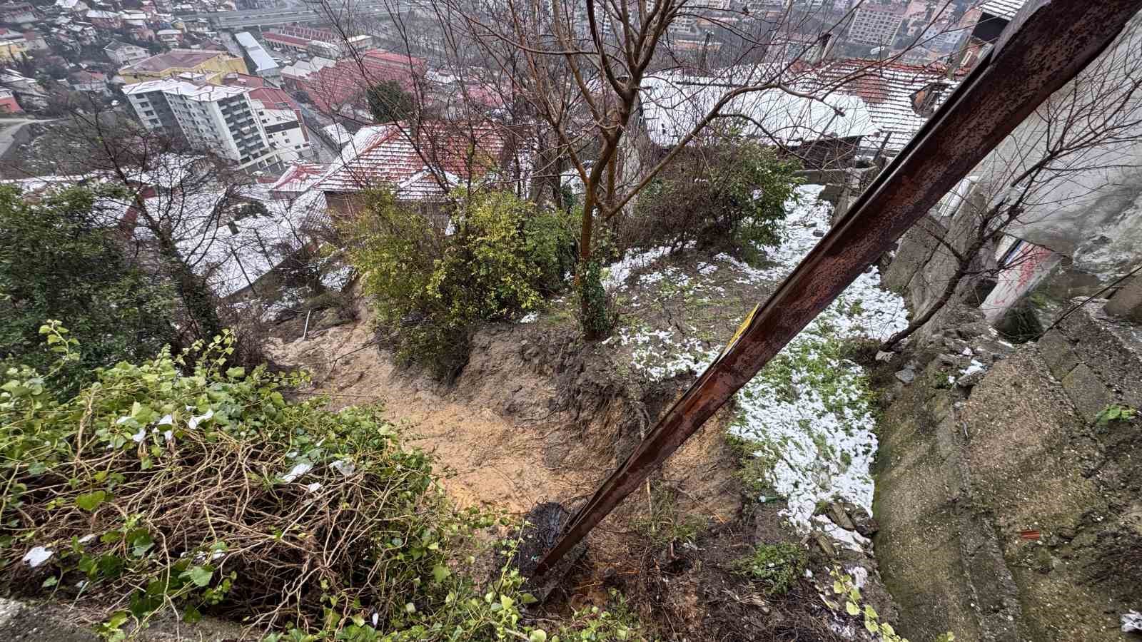 Zonguldak’ta heyelan sebebiyle su ve elektrik hattı zarar gördü
