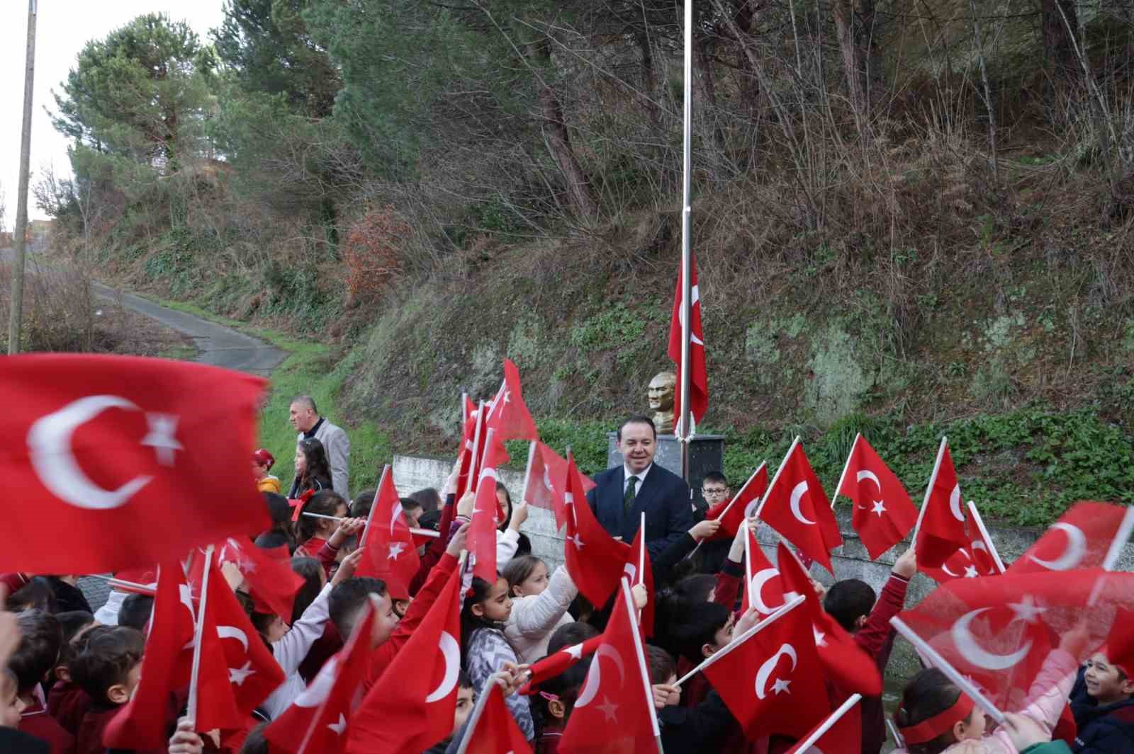 Zonguldak’ta ikinci dönemin ilk dersi ’Bayrak Sevgisi’ oldu
