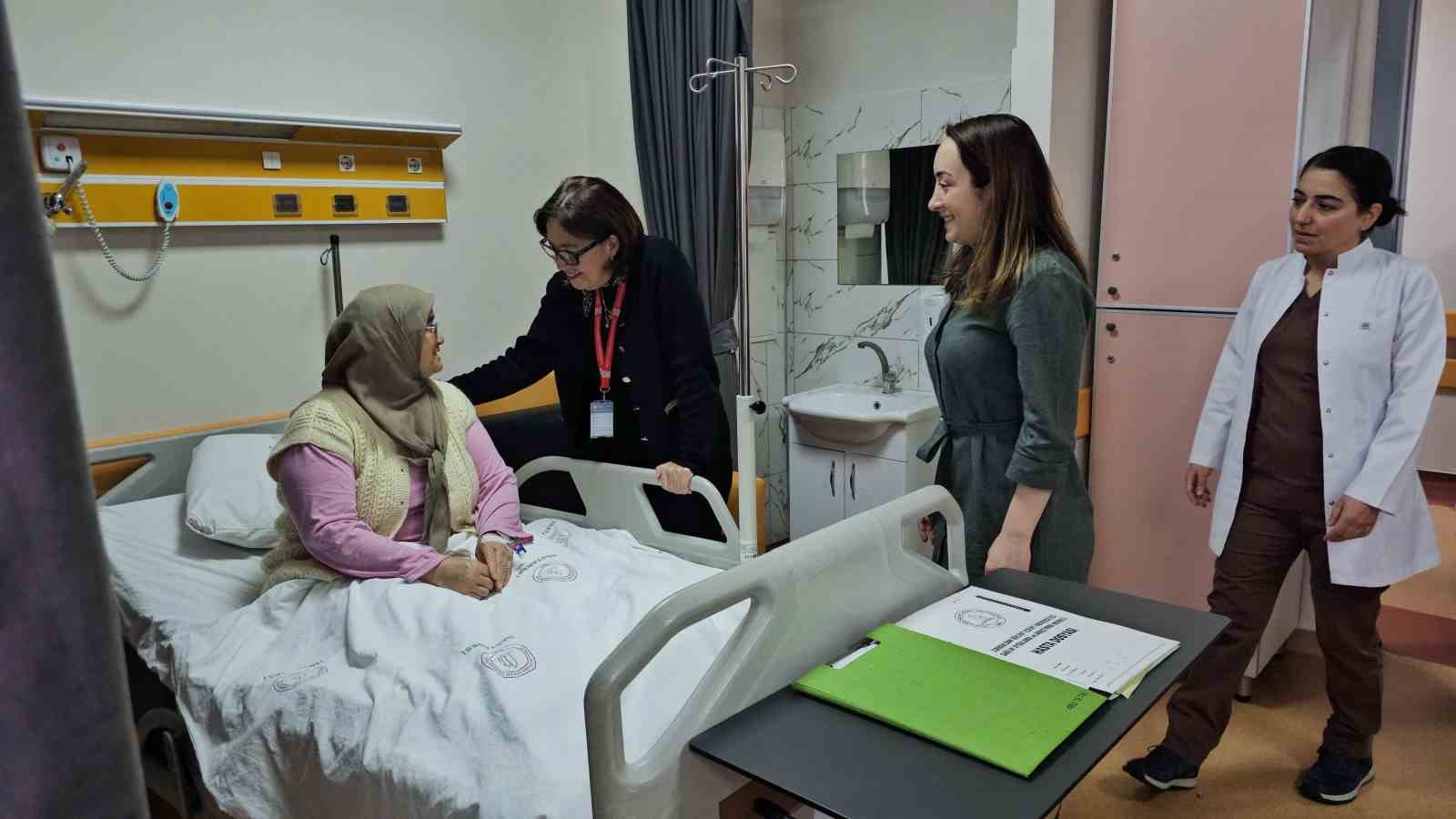 Zonguldak’ta ilk kez 60 yaşında hastaya izsiz ameliyat yapıldı
