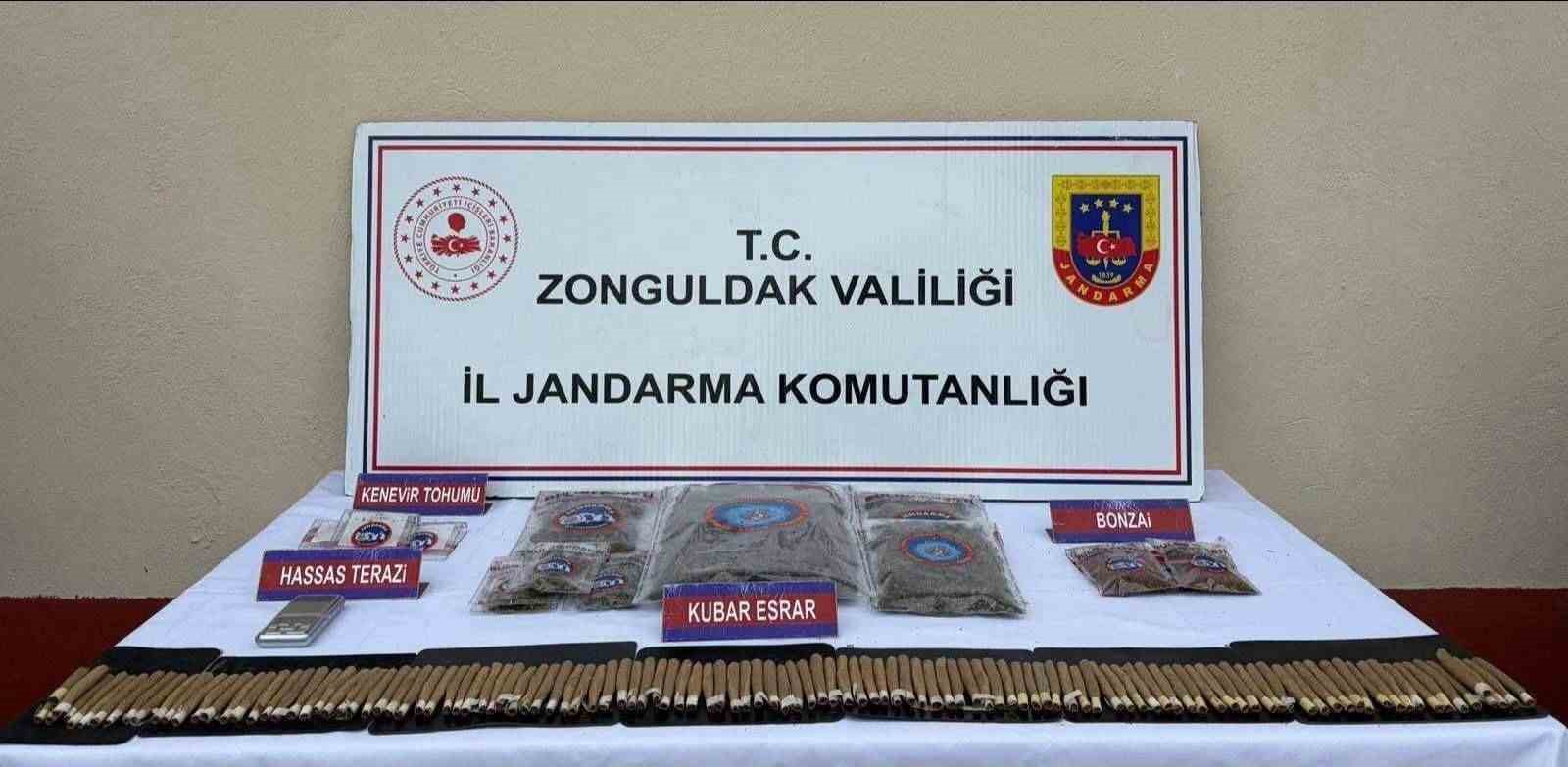 Zonguldak’ta jandarmanın uyuşturucu operasyonunda 2 şüpheli tutuklandı
Zonguldak’ta jandarmanın uyuşturucu operasyonunda 2 şüpheli tutuklandı