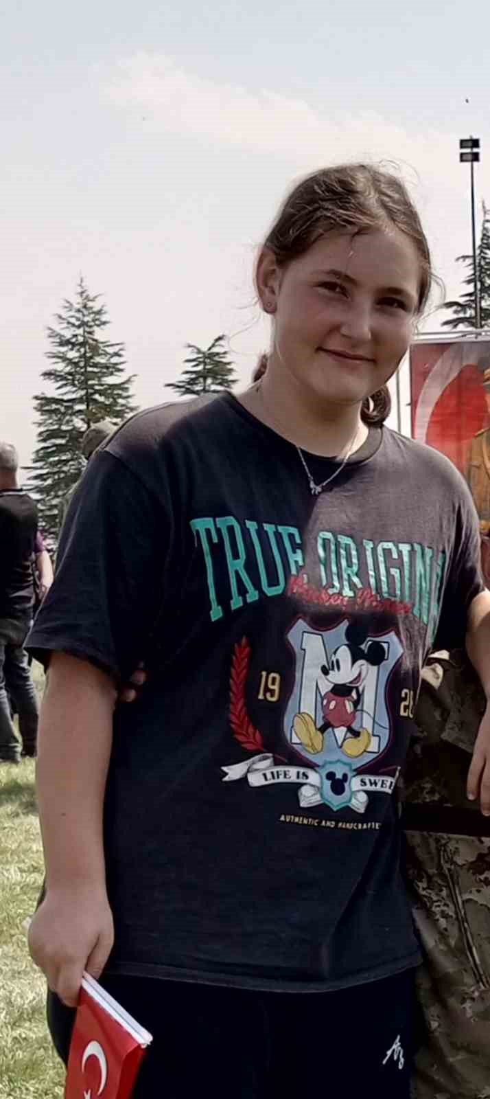 Zonguldak’ta menenjit şüphesiyle vefat eden 14 yaşındaki Çağla toprağa verildi
