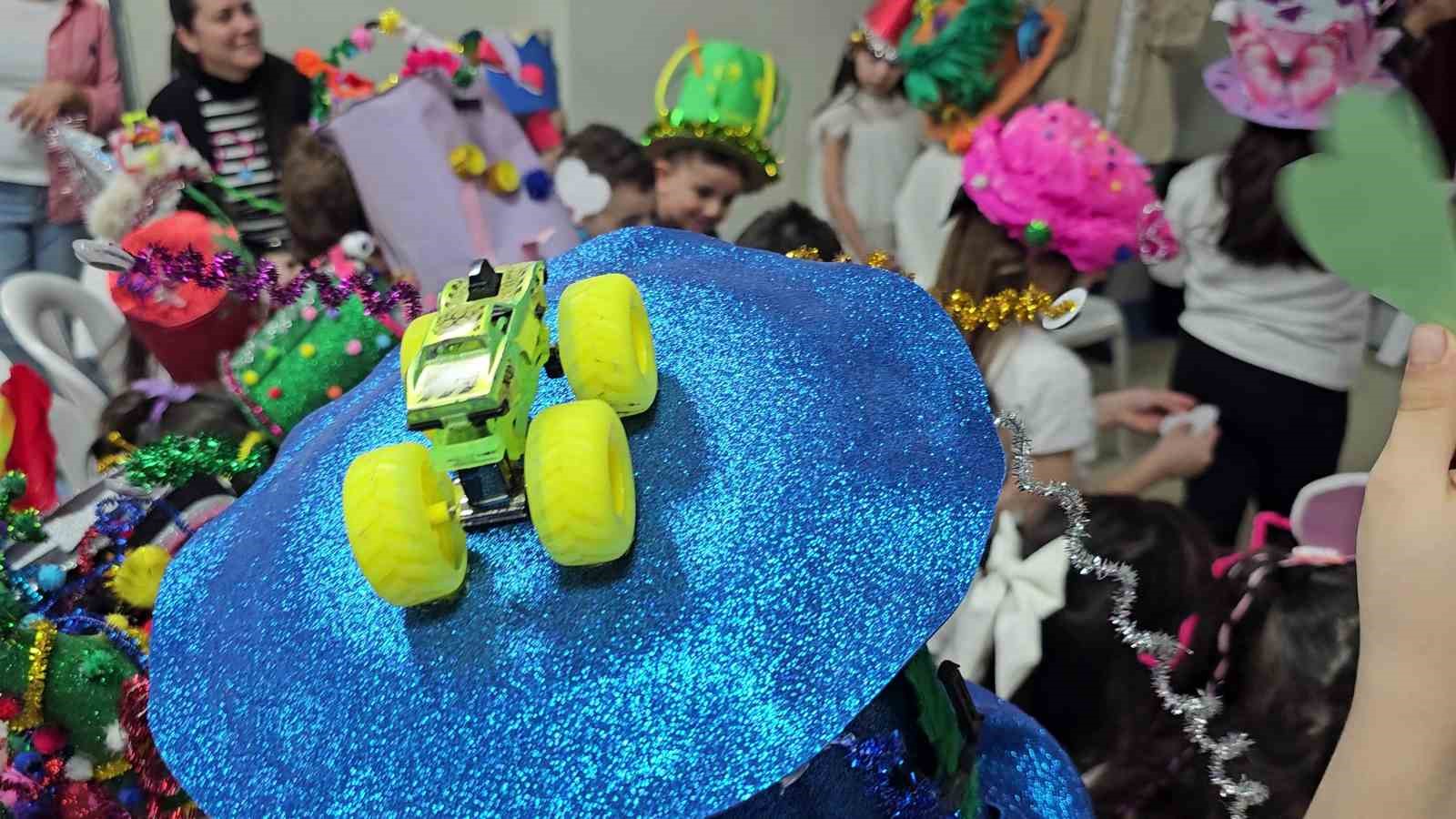 Zonguldak’ta miniklerden renkli mesaj, şapkalarıyla empati vurgusu yaptılar
