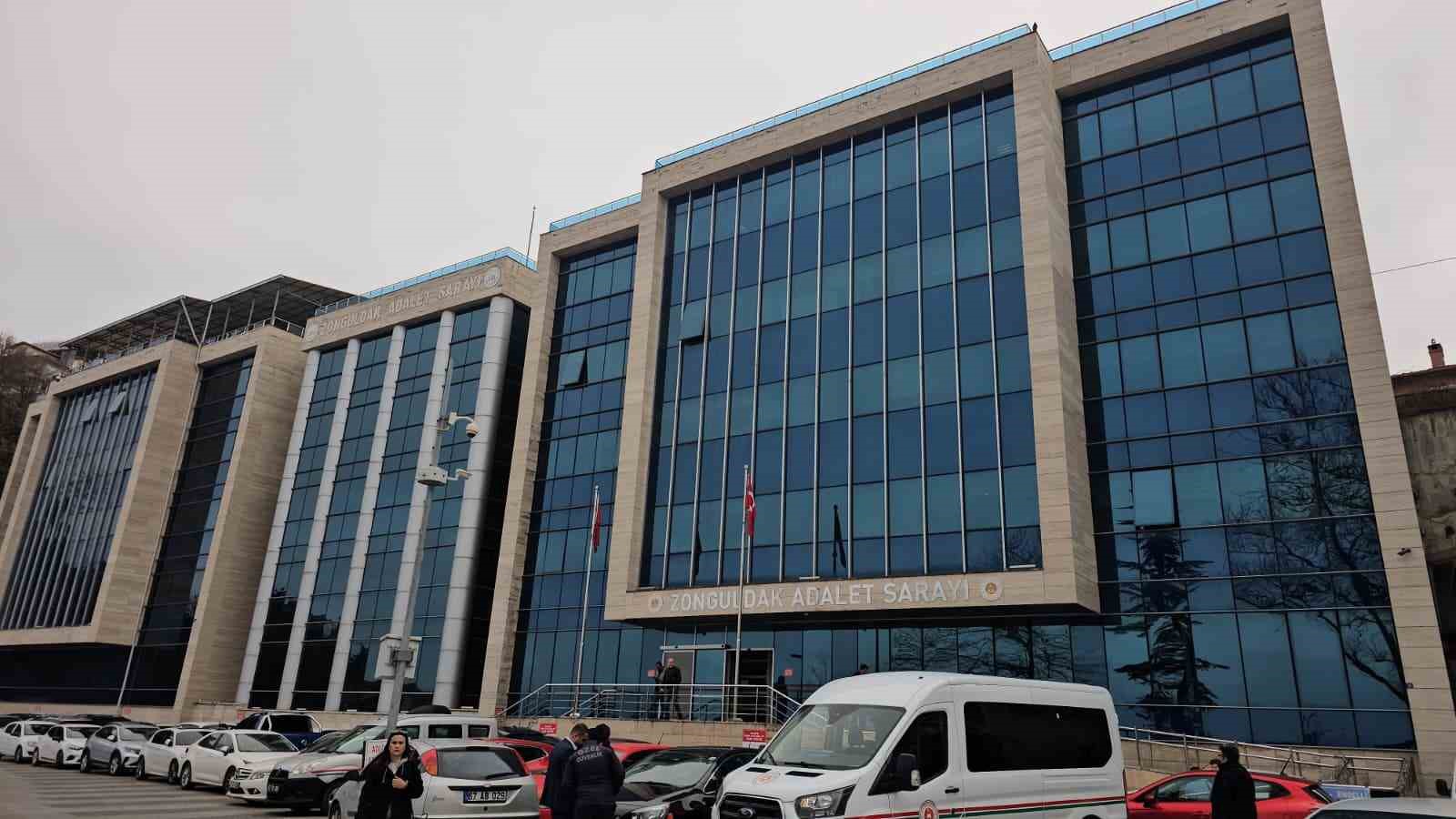 Zonguldak’ta ’okul saldırısı’ şakasının sonu ev hapsi oldu
Zonguldak’ta ’okul saldırısı’ şakasının sonu ev hapsi oldu