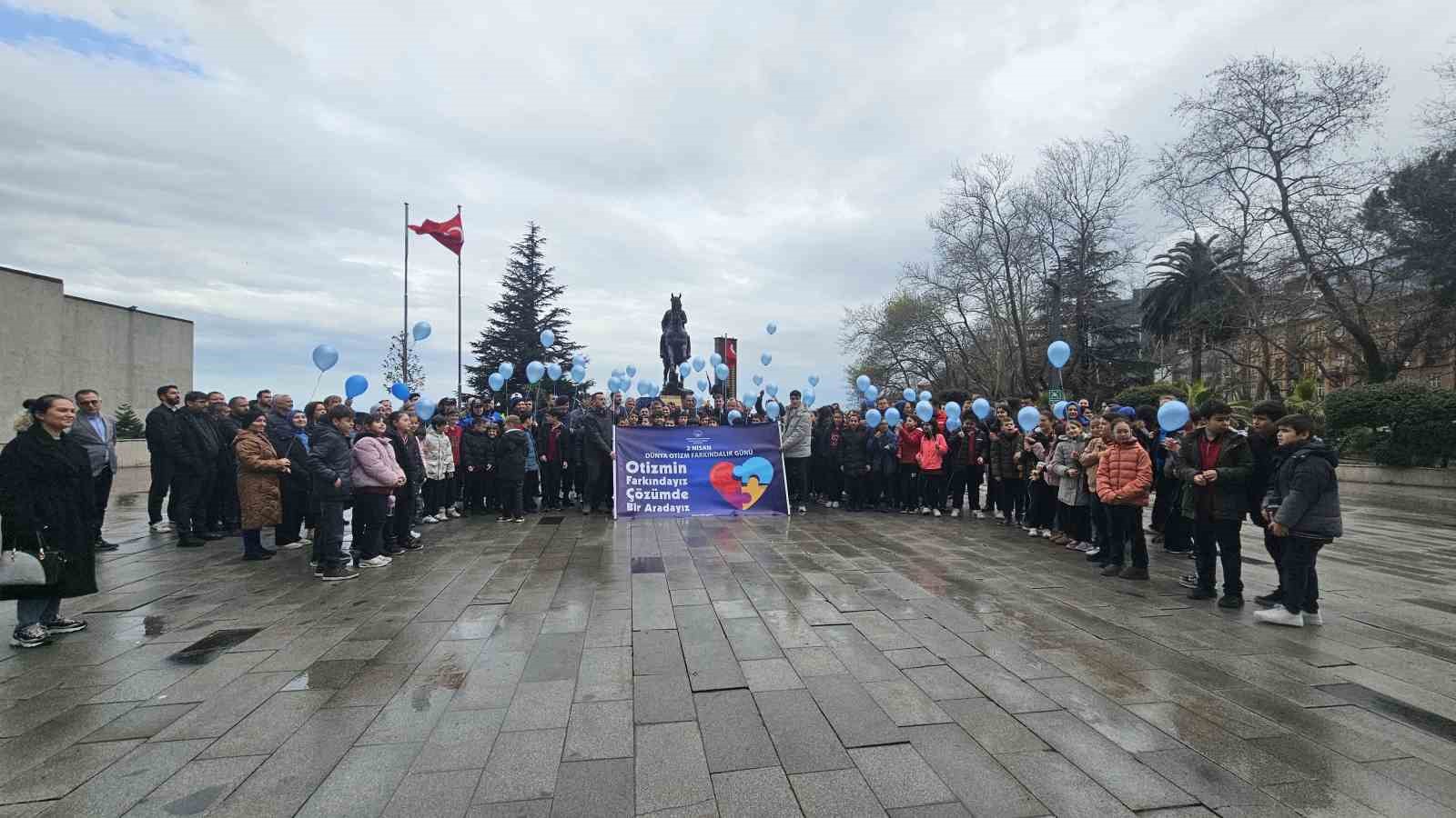Zonguldak’ta otizm farkındalığı için gökyüzüne balon bıraktılar

