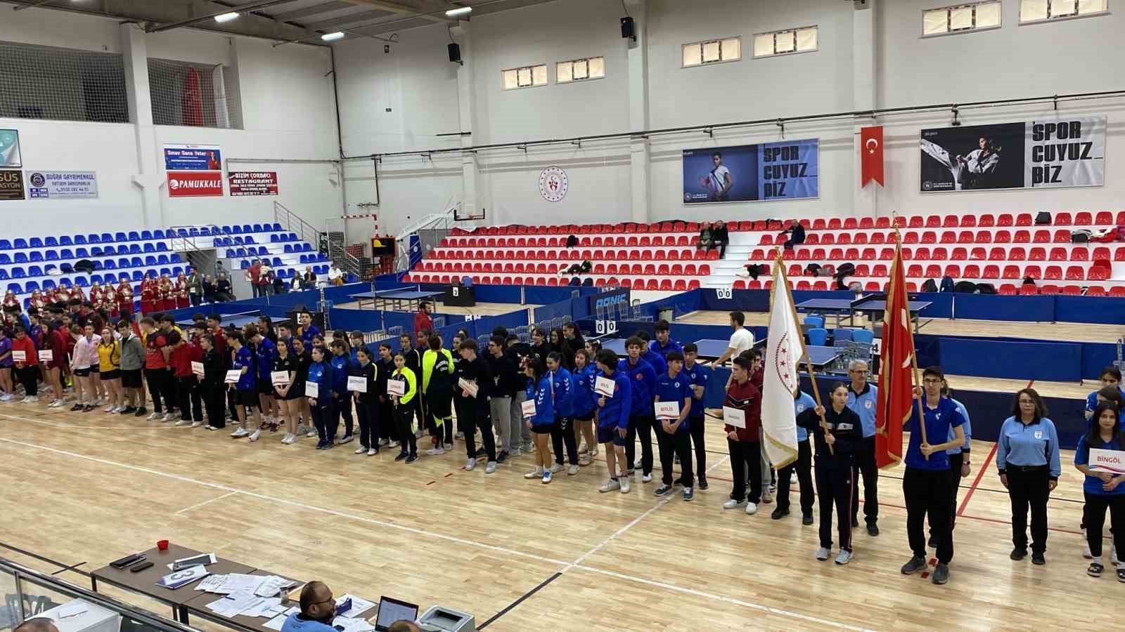 Zonguldak’ta raketler şampiyonluk için parkeye çıktı; 34 ilden 200 sporcu Kozlu’da
