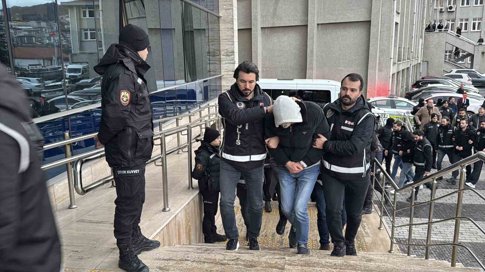 Zonguldak’ta rüşvetle araç muayenesi operasyonunda 11 şüpheli adliyede
