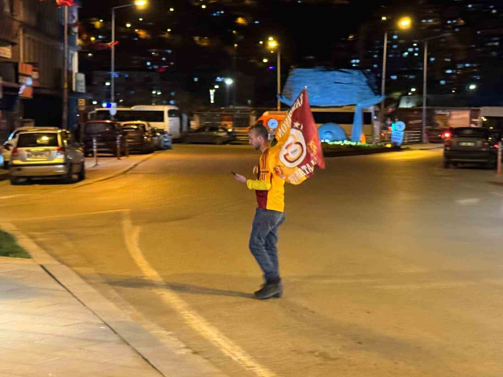 Zonguldak’ta taraftarlar Galatasaray’ın galibiyetini kutladı
