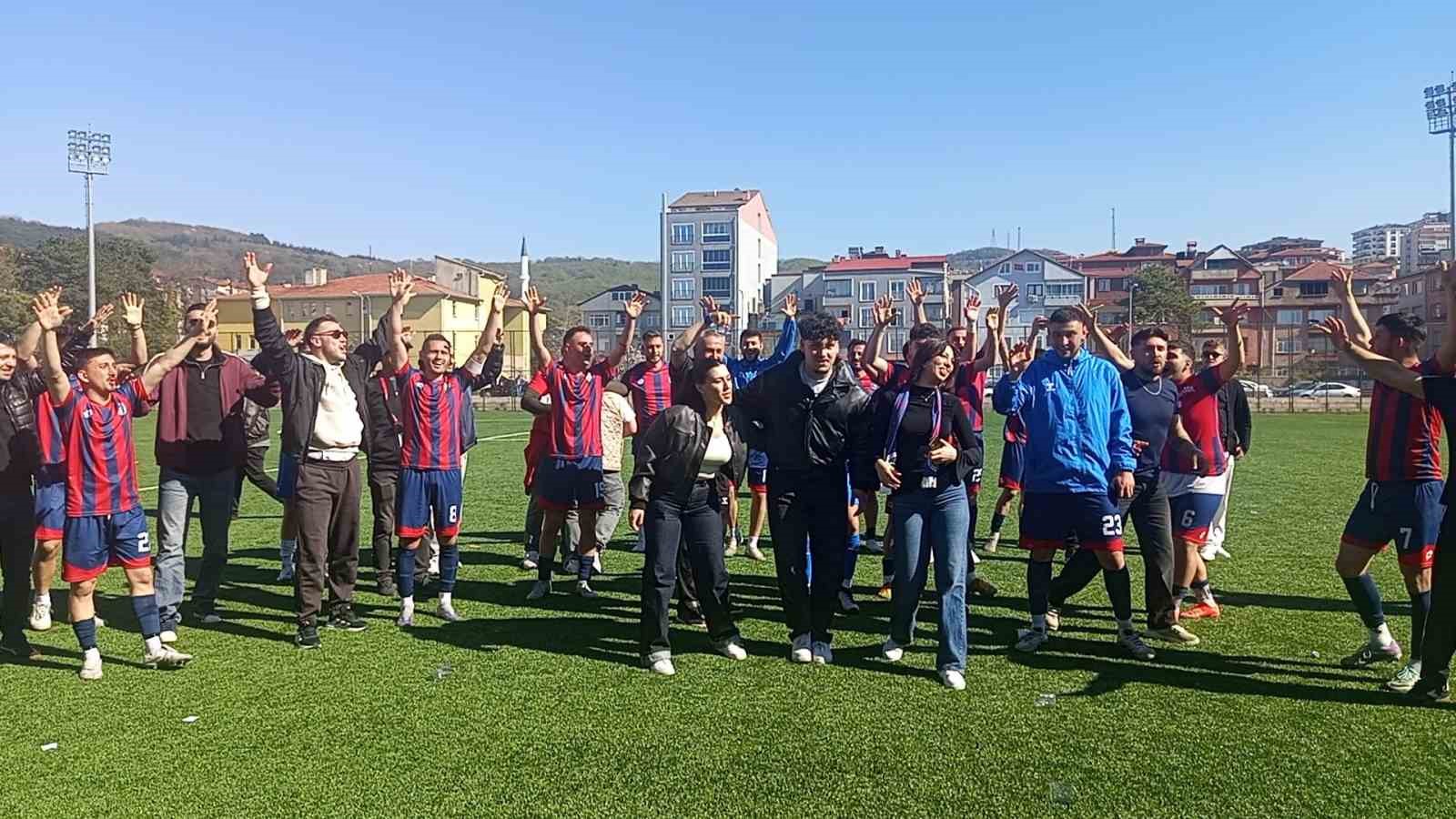 Zonguldak’ta yeşil sahada çifte mutluluk
