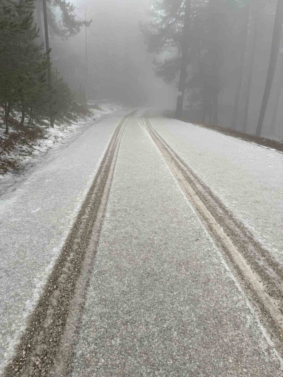 Zorkun Yaylası’nda dolu etkili oldu, çevre beyaza büründü

