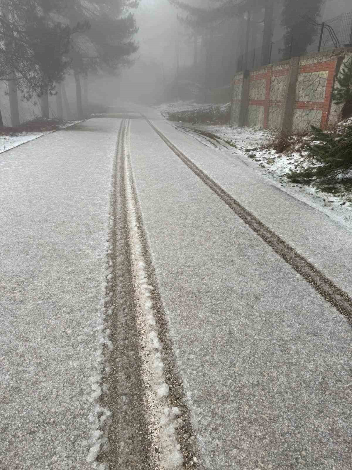 Zorkun Yaylası’nda dolu etkili oldu, çevre beyaza büründü
