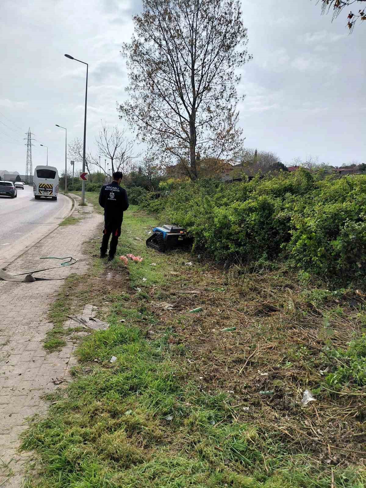 Zorlu araziler "çalı canavarı" ile temizleniyor
