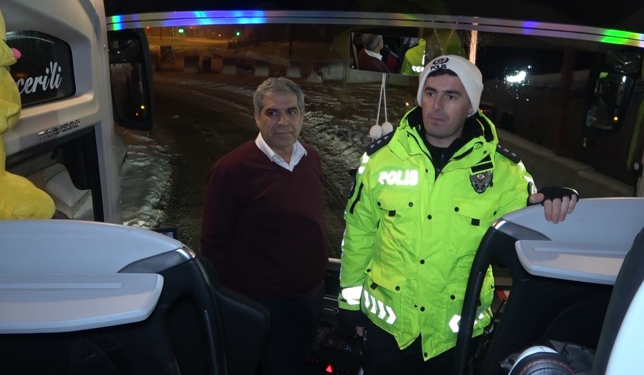 Zorlu kış şartlarına rağmen Tunceli’de yılbaşı güvenliği emniyete emanet
Zorlu kış şartlarına rağmen Tunceli’de yılbaşı güvenliği emniyete emanet