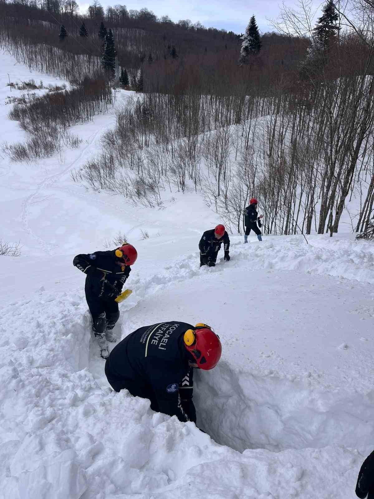 Zorlu kış şartlarında kurtarma tatbikatı
