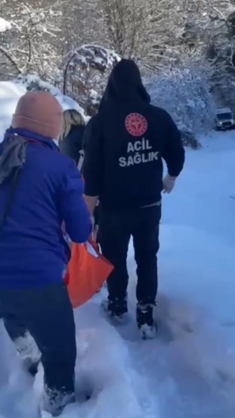 Zorlu yollar aşıldı, evde bakım hastasına zamanında müdahale
