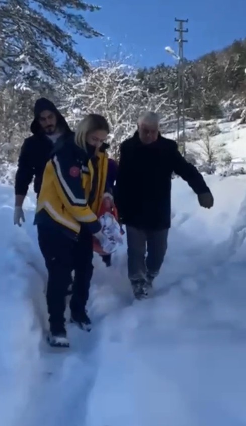 Zorlu yollar aşıldı, evde bakım hastasına zamanında müdahale
