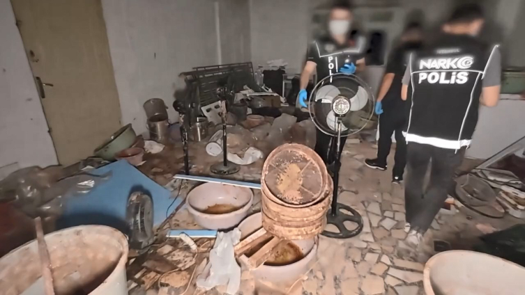 İstanbul'da Uyuşturucu Operasyonu: 11,5 Tonluk Üretim Engellendi