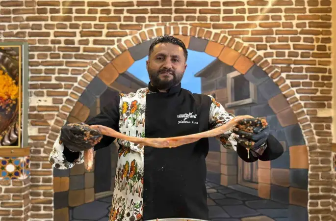 12 metrelik mumbar dolmasıyla Mardin mutfağına dikkat çektiler
