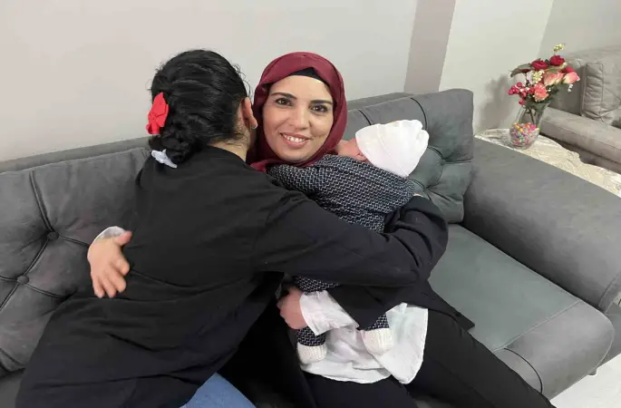 2 çocuklu aile 2’si bebek 3 çocuğa daha yuva oldu
