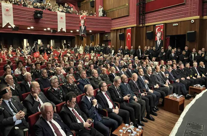 23 Nisan coşkusu salona sığmadı
