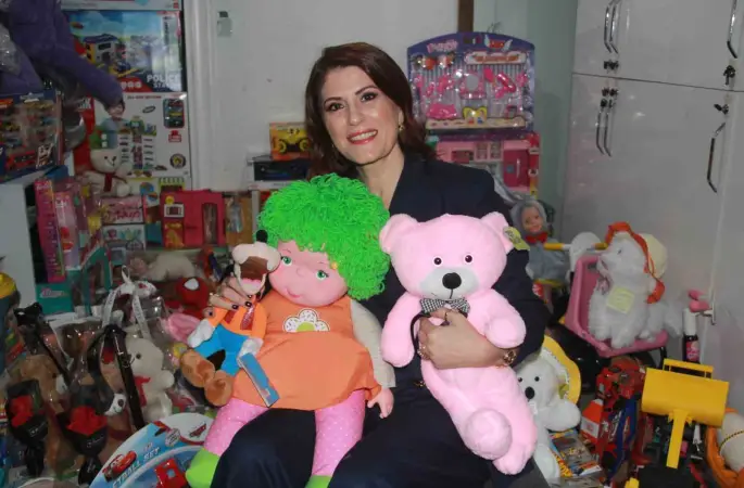 44’üncü yaş gününde hediye yerine oyuncak istedi: Oda dolusu oyuncak ile sevgi evlerindeki çocukları mutlu edecek

