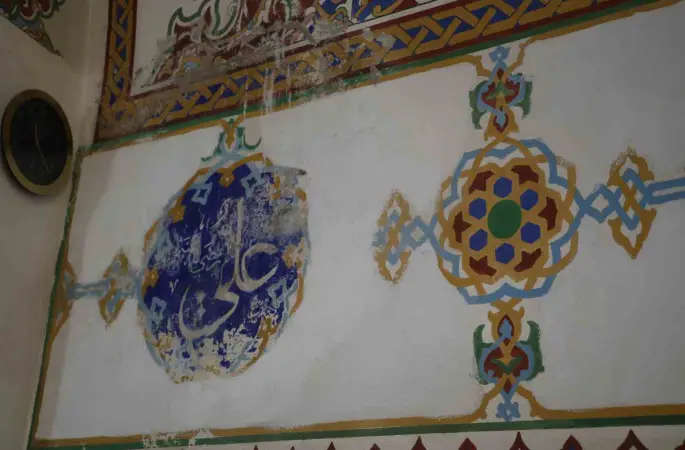 5 asırlık miras alarm veriyor: Ahi Evran Cami’nin sıva ve boyaları dökülüyor
