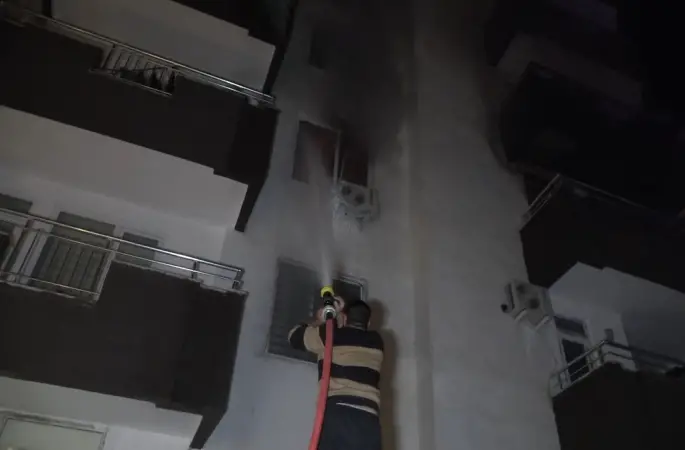 5 katlı binada korkutan yangın:2 kişi dumandan etkilendi
