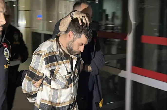 5 yarım altın için yaşlı kadını öldürdü
