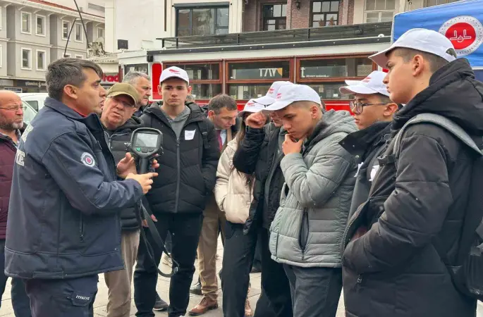 6 Şubat depremlerinde hayatını kaybedenler Uşak’ta dualarla anıldı
