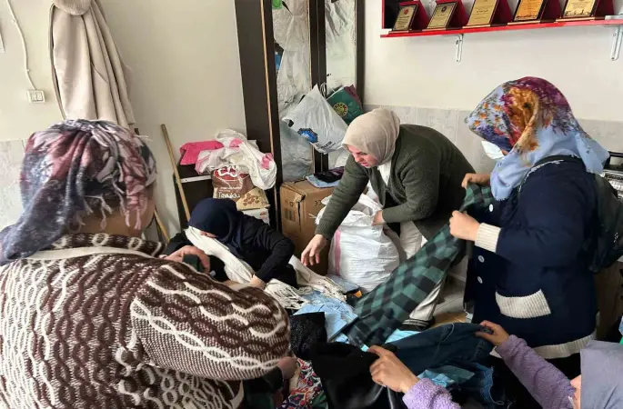 8 Martta ihtiyaç sahibi kadınlara kıyafet desteği
