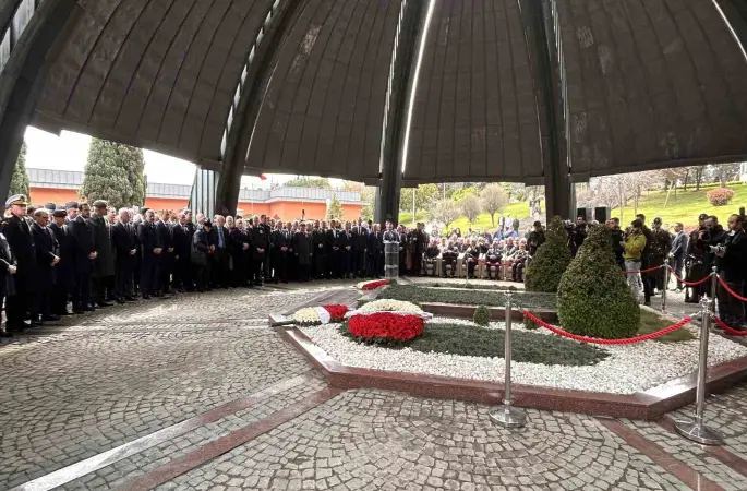 8’inci Cumhurbaşkanı Turgut Özal, vefatının 33’üncü seneyi devriyesinde kabri başında anıldı
