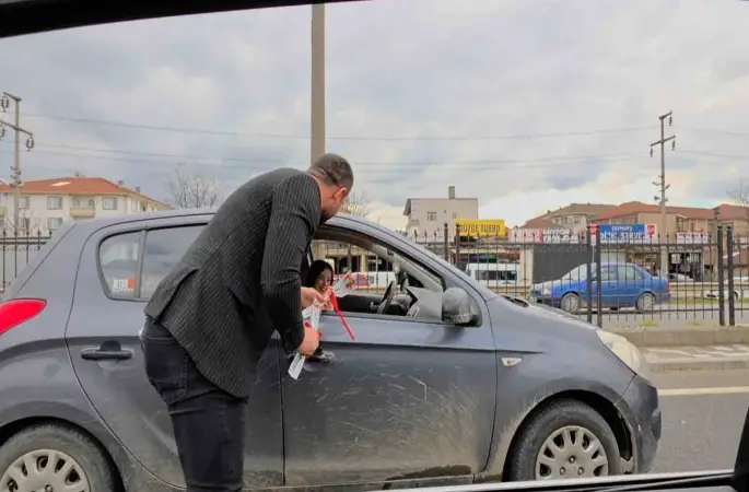 90 yaşındaki ninesiyle şiddete dikkat için Düzce’yi dolaştı
